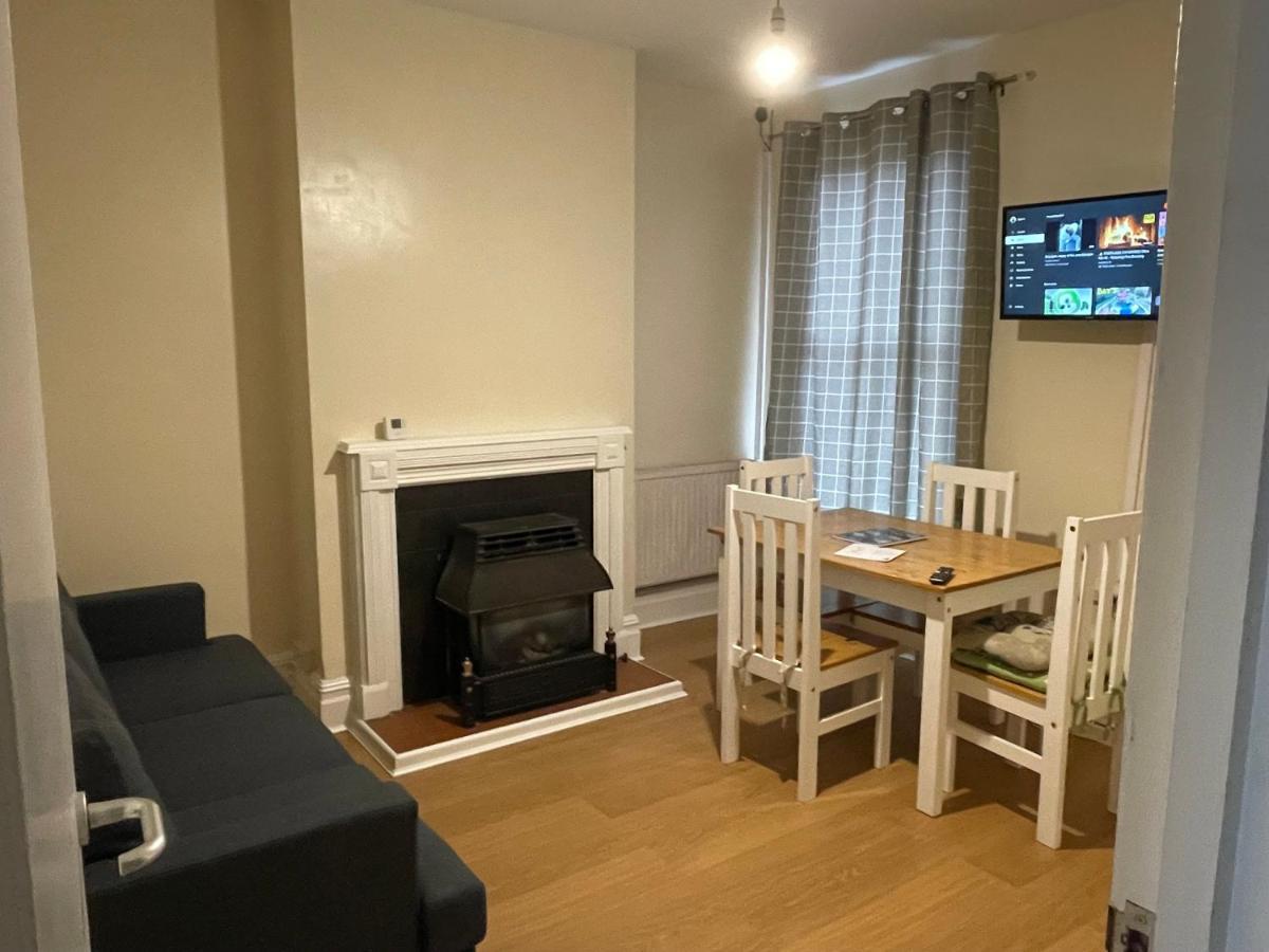 Rooms In A Victorian Comfortable 4-Bedroom House In Milton Keynes Rooms Not En-Suites Wolverton  Exterior photo
