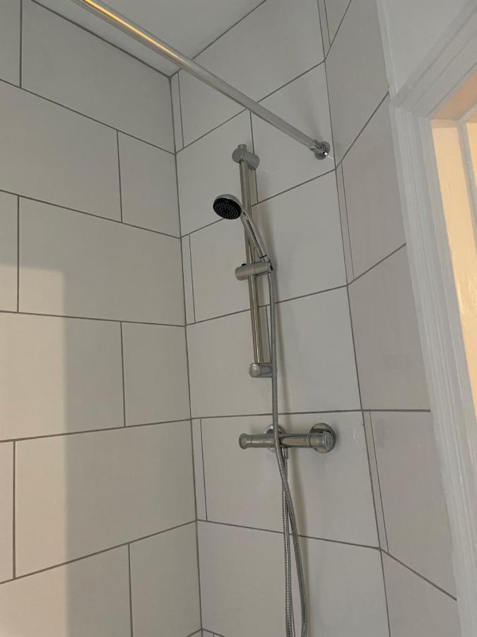 Rooms In A Victorian Comfortable 4-Bedroom House In Milton Keynes Rooms Not En-Suites Wolverton  Exterior photo