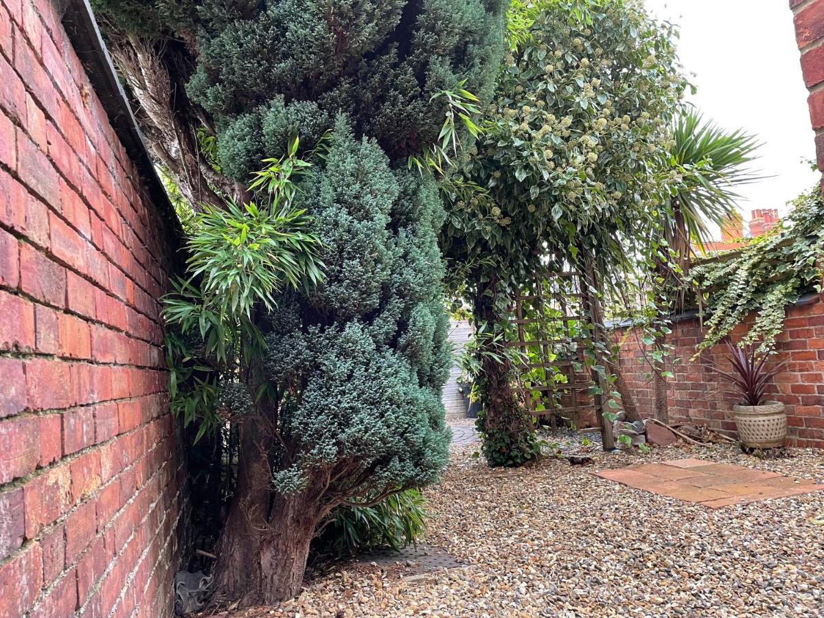 Rooms In A Victorian Comfortable 4-Bedroom House In Milton Keynes Rooms Not En-Suites Wolverton  Exterior photo