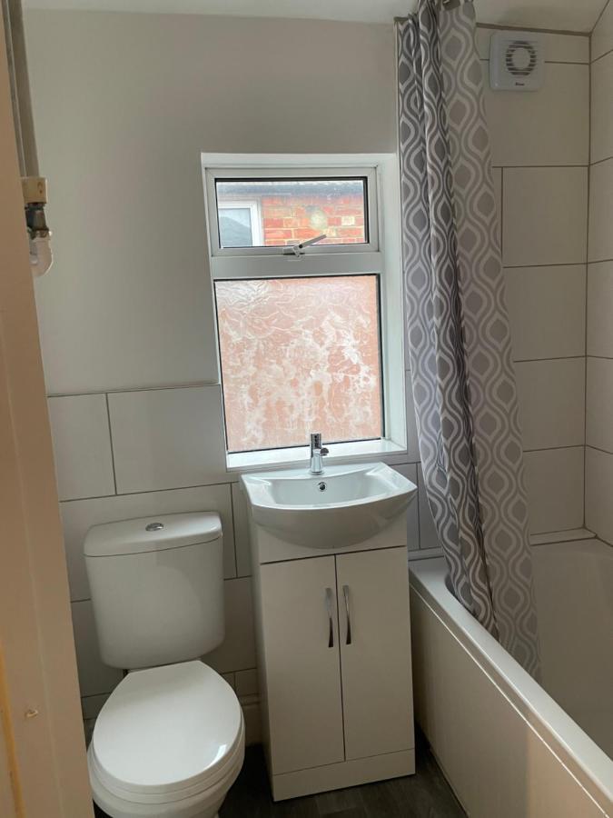 Rooms In A Victorian Comfortable 4-Bedroom House In Milton Keynes Rooms Not En-Suites Wolverton  Exterior photo