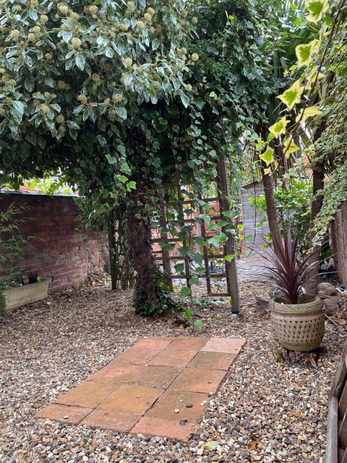 Rooms In A Victorian Comfortable 4-Bedroom House In Milton Keynes Rooms Not En-Suites Wolverton  Exterior photo