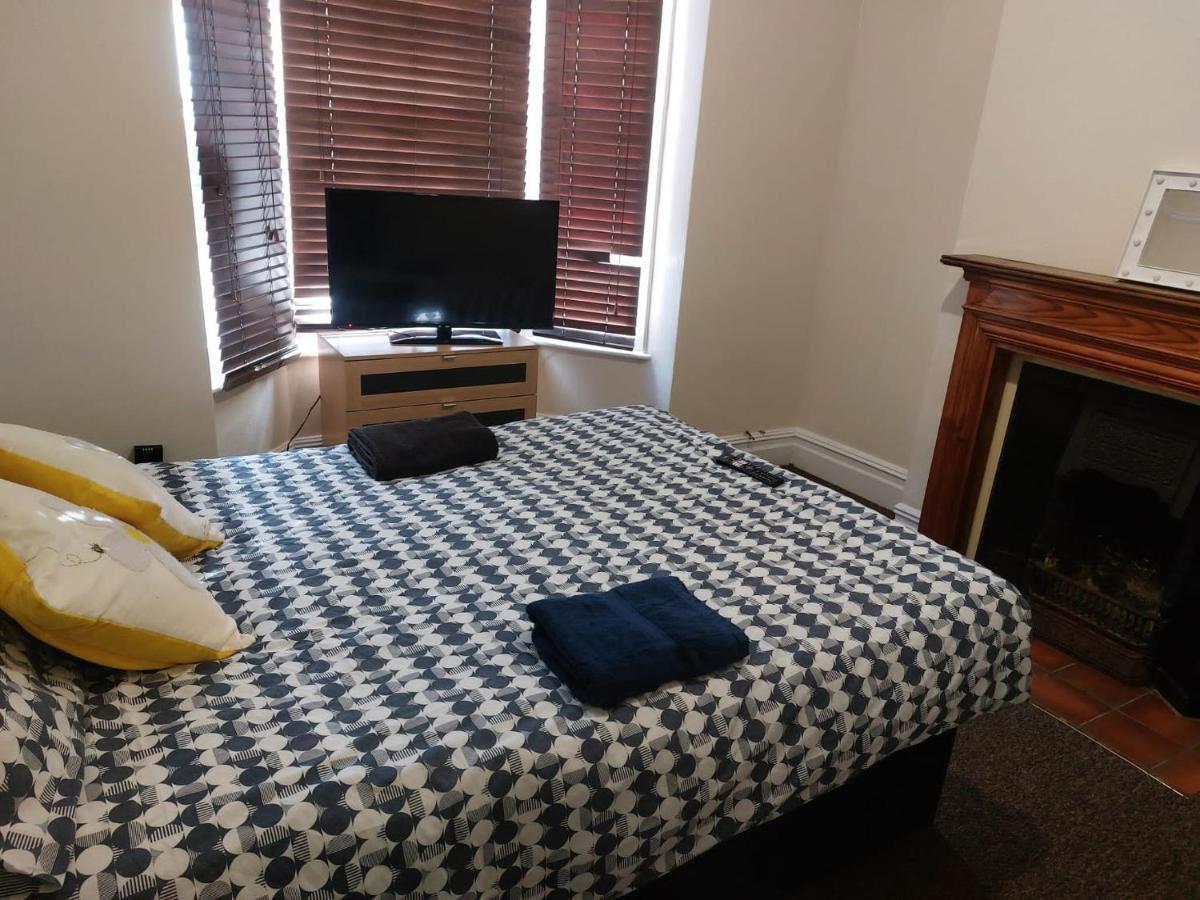 Rooms In A Victorian Comfortable 4-Bedroom House In Milton Keynes Rooms Not En-Suites Wolverton  Exterior photo